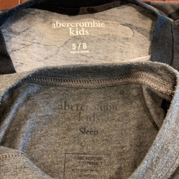 Abercrombie Kids long sleeved t shirt bundle - Picture 4 of 4